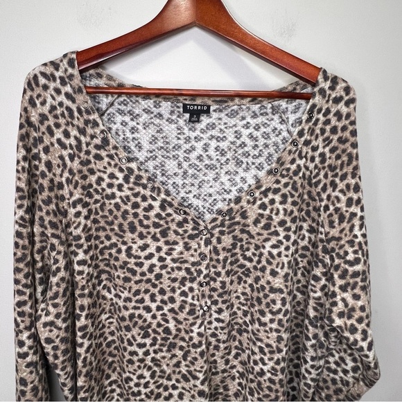 Torrid Waffle Vneck Henley Long Sleeve Shirt Size 3X - Picture 4 of 11